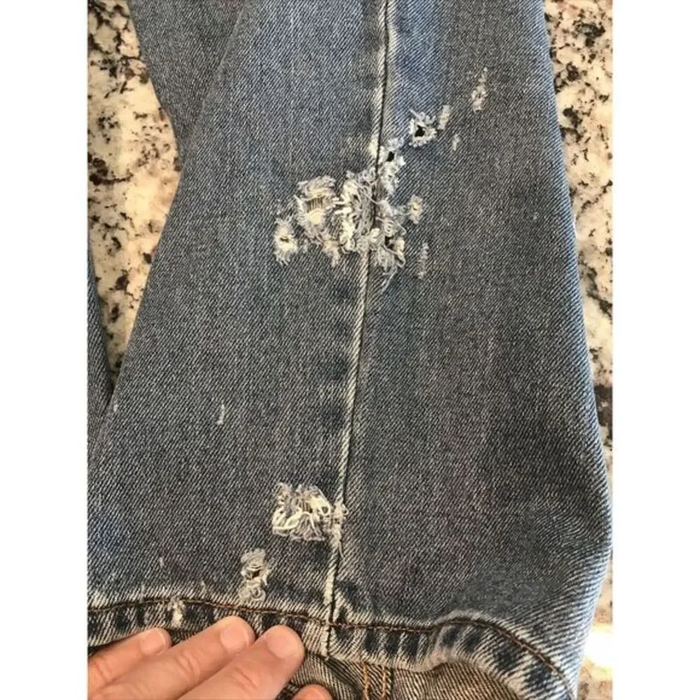 Vintage Levi's 560 Comfort Loose Fit 37x33 (tag 38x34) Distressed Tapered‎ Leg